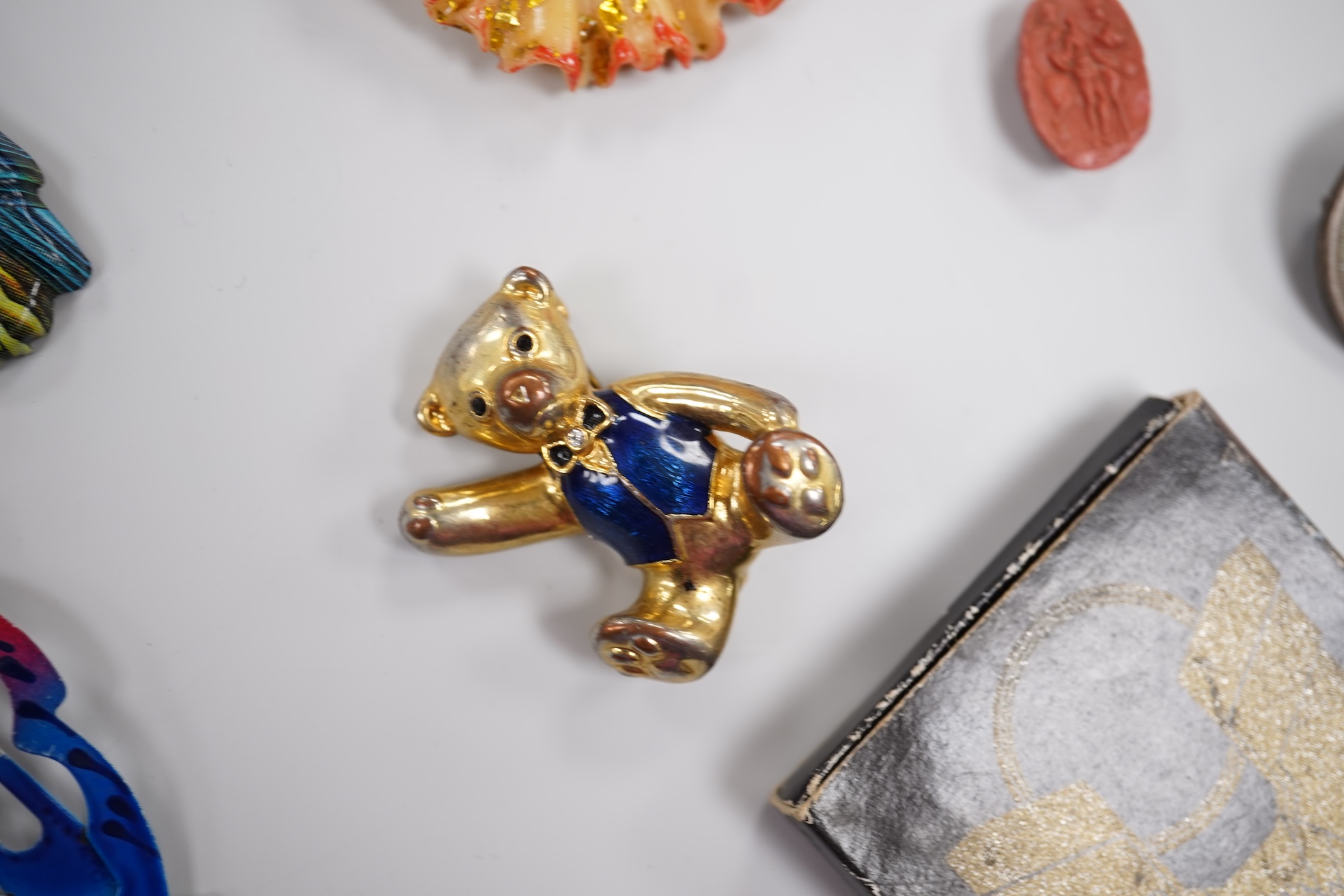 Objects of vertu and miscellaneous items to include mosaic cross, enamel jewels and brooches